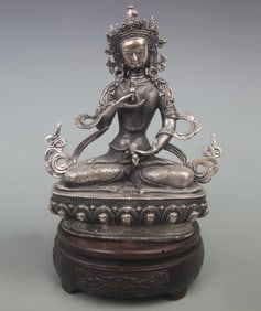 A FINE WHITE BRONZE VAJRASATTVA STATUE