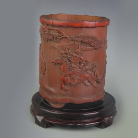 A FINE BAMBOO-CARVED BRUSH POT