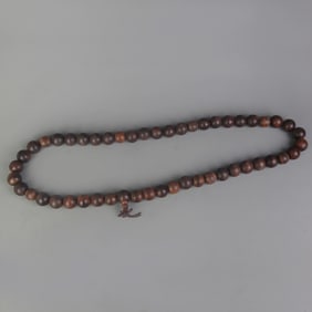 A FINE WOOD MADE NECKLACE