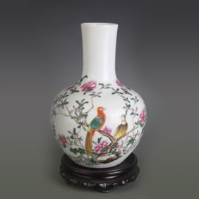 FAMILLE ROSE FLOWER AND BIRD PATTERN GLOBE STYLE PORCELAIN VASE