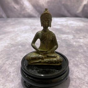A FINE SMALL TIBETAN BUDDHIST STATUES