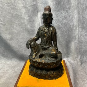QING DYNASTY GILT BRONZE GUANYIN STATUE
