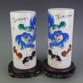 PAIR OF FAMILLE ROSE HAT STANDS WITH AUSPICIOUS BEAST PATTERNS