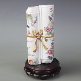 FAMILLE ROSE HANGING VASE WITH FLORAL AND BIRD DECORATION