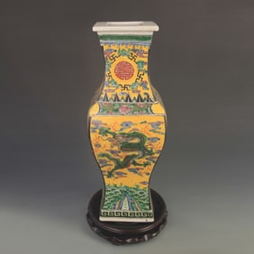 FAMILLE ROSE SQUARE VASE WITH YELLOW GROUND AND DRAGON PATTERN