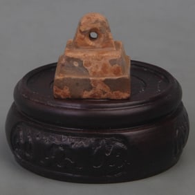A FINE NATURAL JADE SEAL