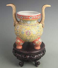 A LARGE FAMILLE ROSE THREE LEGGED PORCELAIN CENSER