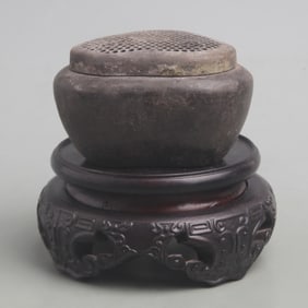 HOLLOWED-OUT INCENSE BURNER WITH THE CHARACTER PATTERN