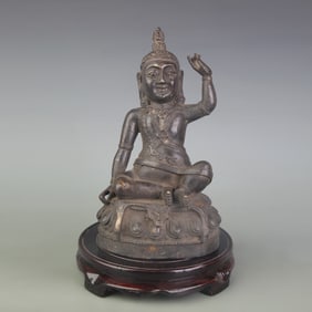 A FINE BRONZE TIBETAN BUDDHISM STATUE