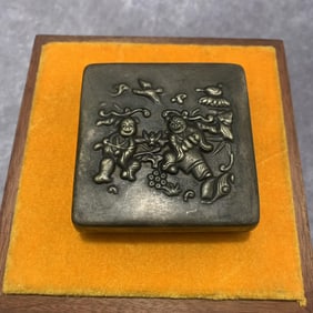 A FINELY CARVED BRONZE INK BOX