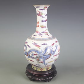 FAMILLE ROSE APPRECIATION VASE WITH DRAGON DECORATION