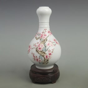 RARE FAMILLE ROSE PLUM FLOWER GARLIC HEAD STYLE VASE