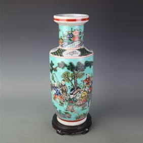 FAMILLE ROSE GREEN-GLAZED DRUM-SHAPED VASE WITH FIGURATIVE DECORATION