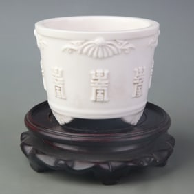 DEHUA WHITE PORCELAIN THREE-LEGGED CENSER WITH LONGEVITY DECORATION