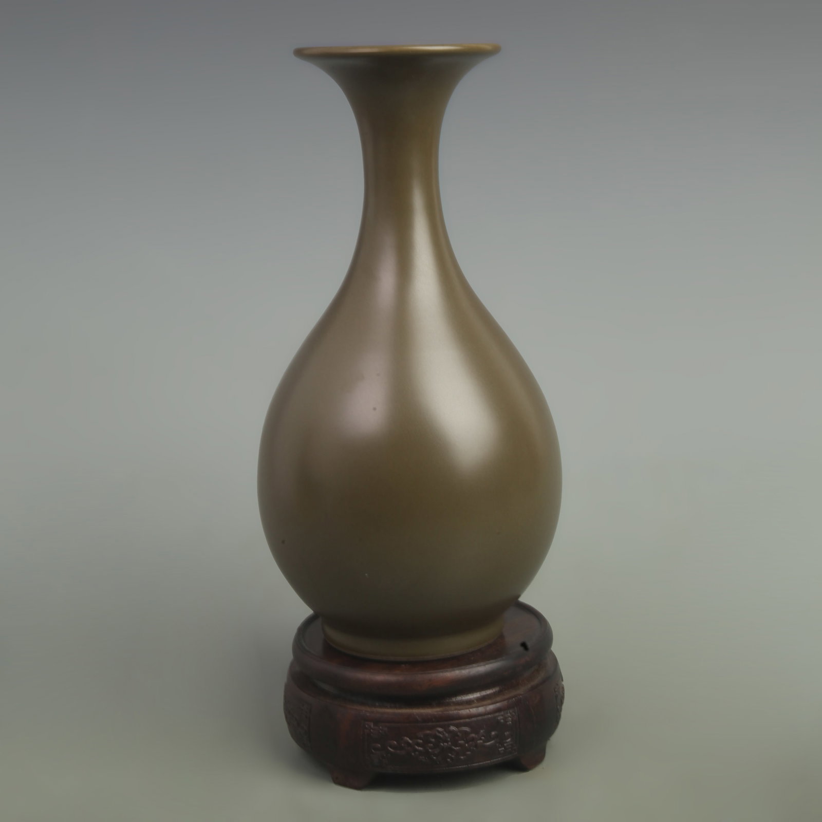 A TEA COLOR GLAZED YU HU CHUN PORCELAIN BOTTLE: Qing Dynasty Yong Zheng Period; High: 10 inch; Width: 5.5 inch;