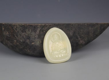A FINELY CARVED HETIAN PALE CELADON JADE PENDANT PENDANT