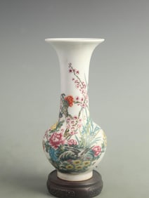 A FINE FAMILLE ROSE MAGPIE ON PLUM FLOWER PORCELAIN CUP