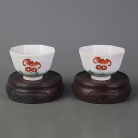 PAIR OF SMALL FAMILLE ROSE BOWLS WITH HAPPINESS DECORATION