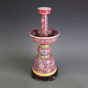 FAMILLE ROSE FLOWER-PATTERNED CANDLESTICK
