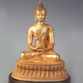 A FINE BRONZE AMITABHA BUDDHA