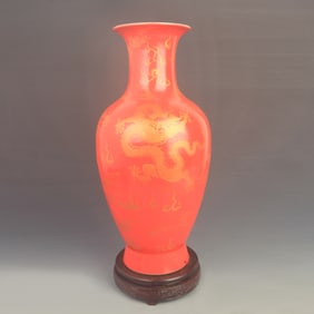 FAMILLE-ROSE RED GROUND DRAGON PATTERN VASE