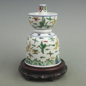 A FINE FAMILLE VERTE CRANE PATTERN PORCELAIN CANDLESTICK