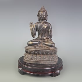 A FINE BUDDHA STATUE