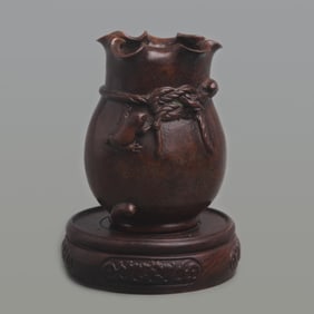 A FINE LEAF SHAPED TOP SMALL BRONZE JAR