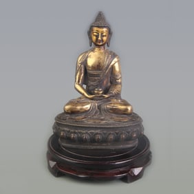 A FINE BRONZE BUDDHA OF INFINITE LIFE