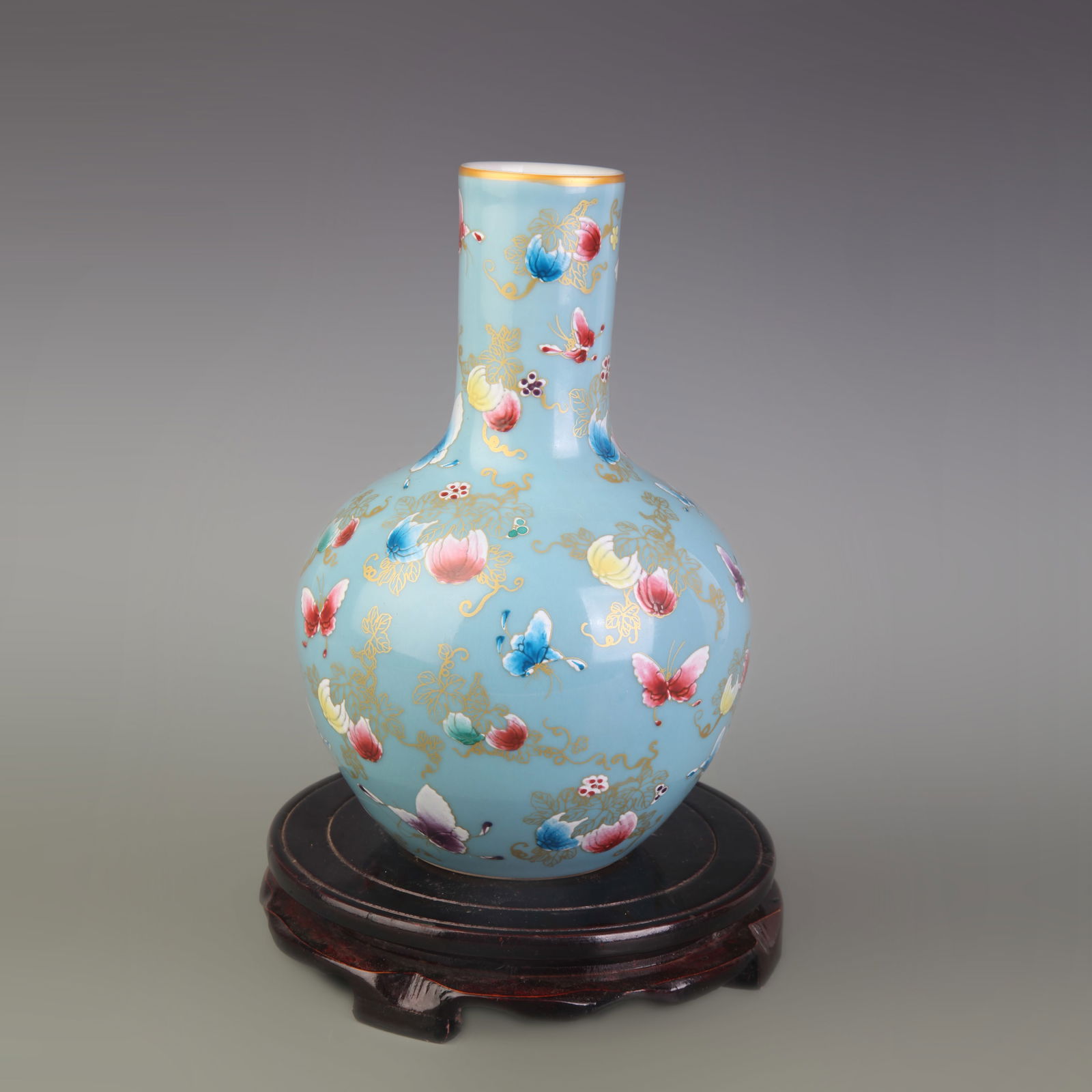 PORCELAIN FAMILLE ROSE FLOWER AND BIRD GLOBE VASE: Qing Dynasty Qianlong Period; Diameter: 3.2 inch; High: 8.7 inch;