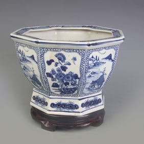 BLUE-AND-WHITE FLORAL OPENWORK DESIGN PORCELAIN FLOWER POT