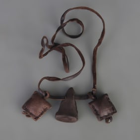 A SMALL TIBETAN BUDDHISM GHAU PENDANT