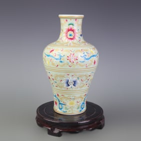 FAMILLE ROSE APPRECIATION VASE WITH FLORAL AND BIRD DECORATION