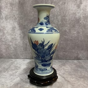 A FINE BLUE AND WHITE LANDSCAPING PATTERN PORCELAIN VASE