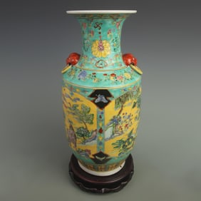 A FINE GREEN COLOR GLAZED FINELY PAINTED PORCELAIN VASE