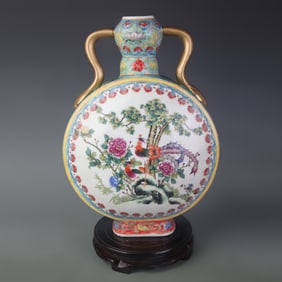 FAMILLE ROSE RUYI EAR FLAT PORCELAIN VASE