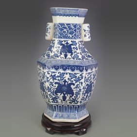 BLUE AND WHITE DOUBLE-HANDLED VASE WITH FLORAL DECORATION