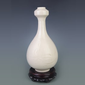 DING WARE WHITE-PORCELAIN YUHUCHUN VASE WITH FLARED MOUTH