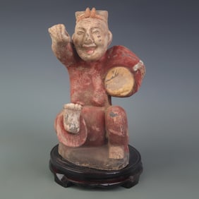 A FINE SAN CAI POTTERY FIGURINE