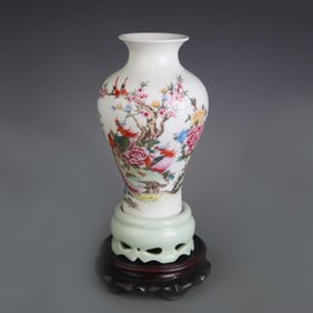FAMILLE ROSE FLOWER AND PHOENIX PATTERN REVOLVING PORCELAIN VASE