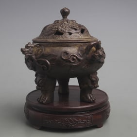 CENSER WITH CHI DRAGON PATTERN AND BEAST FEET