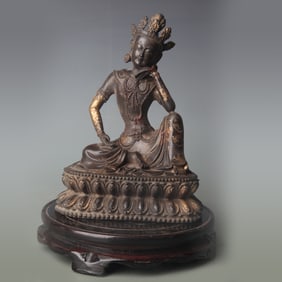A FINE BRONZE AVALOKITESHVARA (GODDESS OF MERCY) STATUE