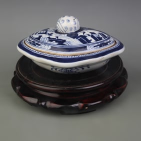 BLUE AND WHITE COVERED DISH WITH LANDSCAPE AND FIGURE MOTIFS