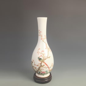 A FINE ENAMEL COLOR FLOWER AND BIRD PATTERN VASE
