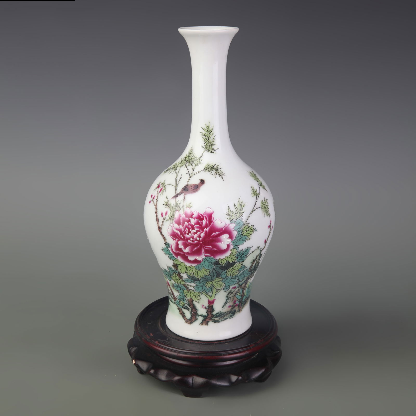 FAMILLE ROSE FLORAL BIRD PATTERN PORCELAIN VASE (1 of 5)