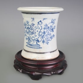 BLUE-AND-WHITE FLORAL PATTERN PORCELAIN FLOWERPOT