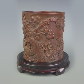 A FINE BAMBOO CARVED BRUSH POT
