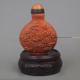 HARDSTONE SNUFF BOTTLE WITH “AUSPICIOUS CLOUD?? PATTERN