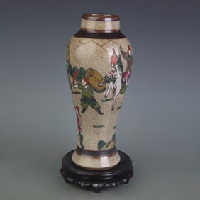 WUCAI (FIVE-COLOR) VASE WITH FIGURE MOTIFS
