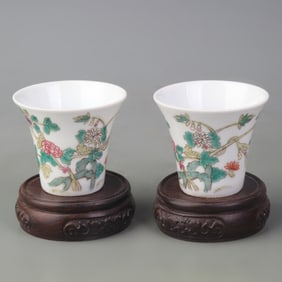 PAIR OF FAMILLE ROSE FLORAL PATTERN PORCELAIN TEACUPS